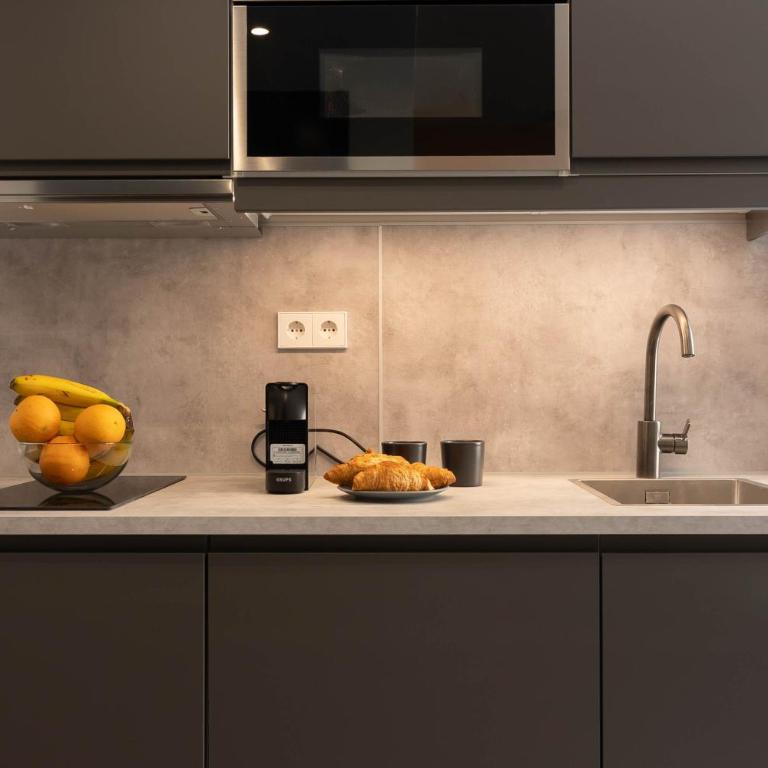 GRUND SUITES GALLERY by FreshApartments - Superior Studio - 7