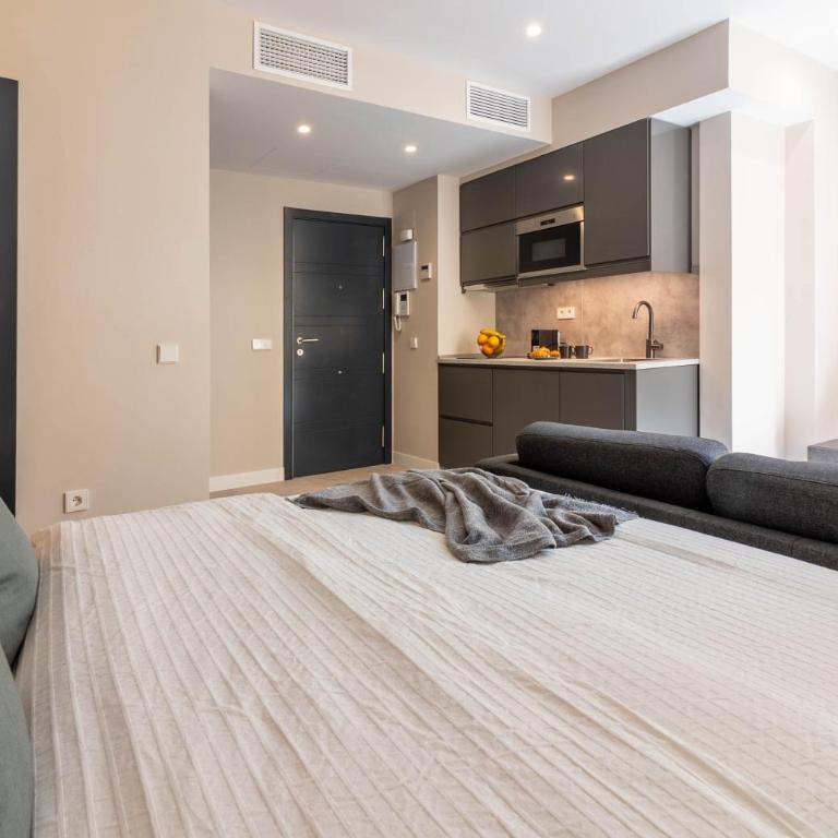 GRUND SUITES GALLERY by FreshApartments - Superior Studio - 10