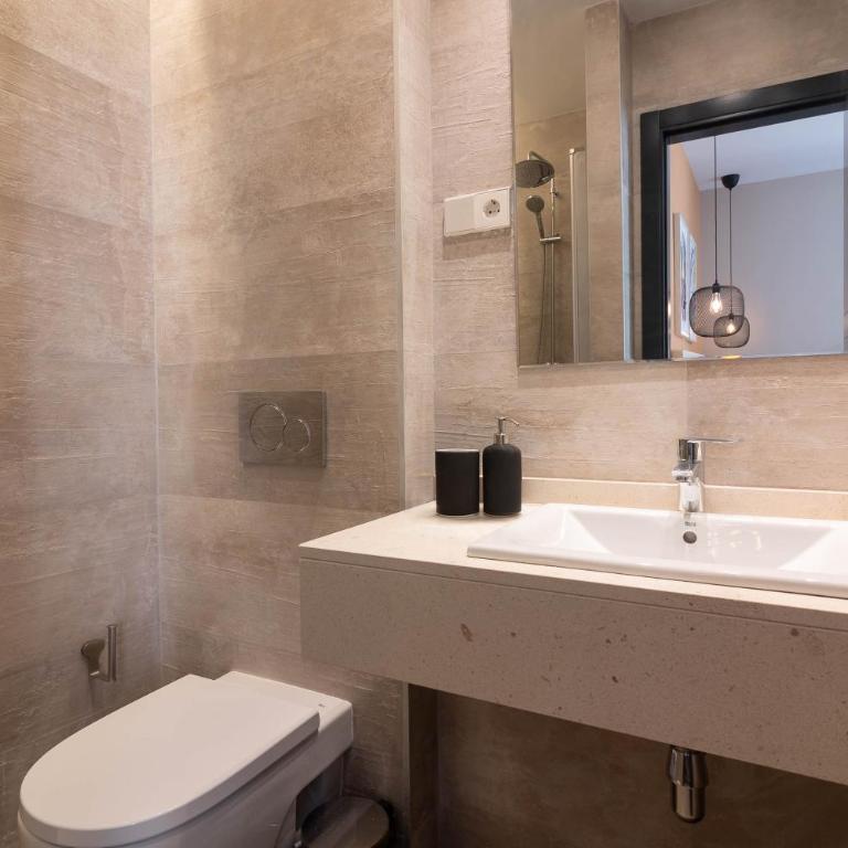 GRUND SUITES GALLERY by FreshApartments - Superior Studio - 2