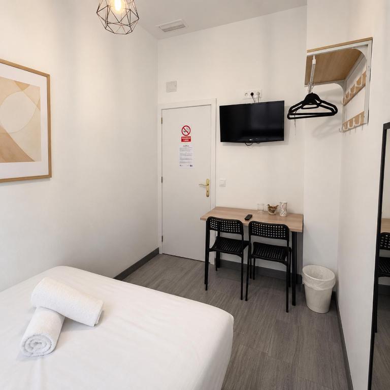 Aliaga Rooms - Deluxe Zimmer - 4