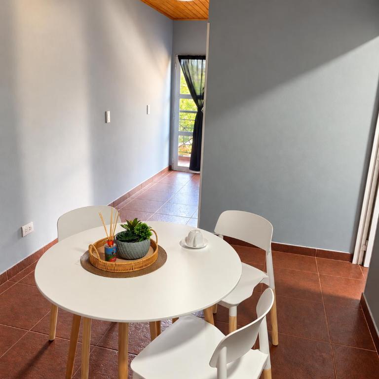 Departamento pequeño en gobernador roca - Apartamento Deluxe de 1 dormitorio con vistas al jardín - 2