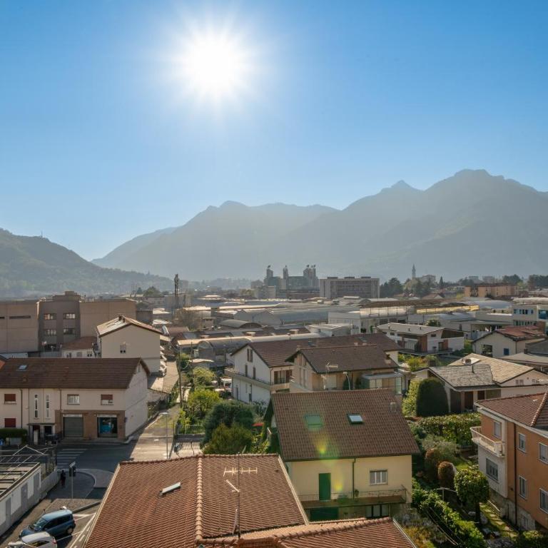 Lake Como 5' - Mountain View - 10' Station - Wifi, AC - Appartamento con 2 Camere da Letto e con Vista - 8