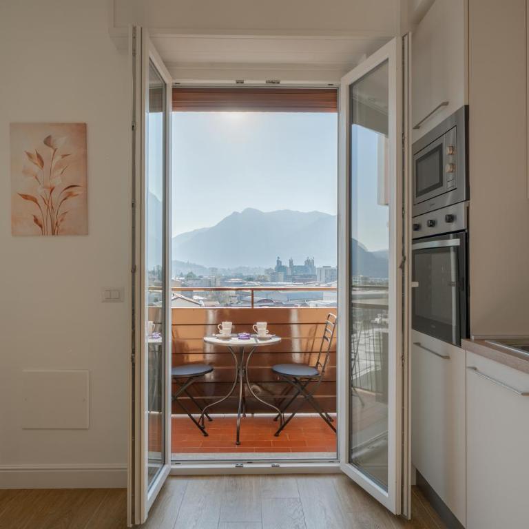 Lake Como 5' - Mountain View - 10' Station - Wifi, AC - Appartamento con 2 Camere da Letto e con Vista - 15