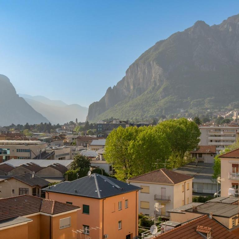 Lake Como 5' - Mountain View - 10' Station - Wifi, AC - Appartamento con 2 Camere da Letto e con Vista - 23