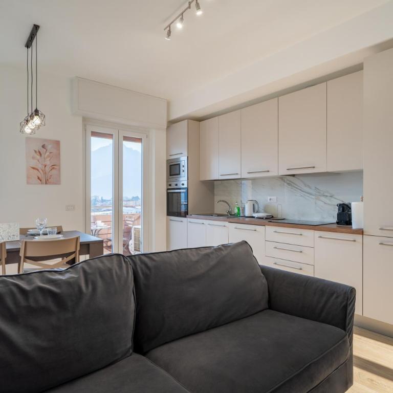 Lake Como 5' - Mountain View - 10' Station - Wifi, AC - Appartamento con 2 Camere da Letto e con Vista - 20