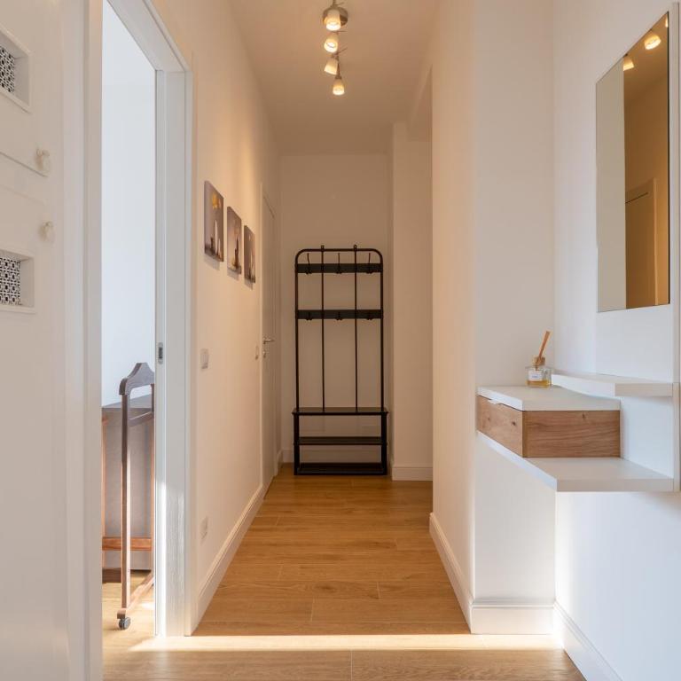 Lake Como 5' - Mountain View - 10' Station - Wifi, AC - Appartamento con 2 Camere da Letto e con Vista - 25
