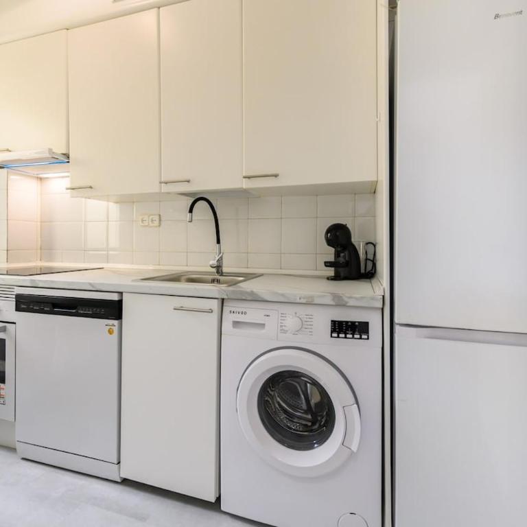 María de Guzmán, Cuatro Caminos metro en Chamberí - Appartement 2 Chambres - 28
