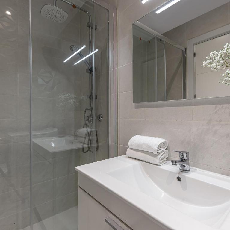 Queen's Puerta del Sol Boutique I - Alojamiento Corta Estancia - Appartamento con 2 Camere da Letto - 20