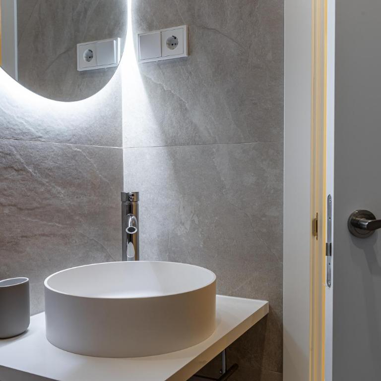 Queen's Chamberí Boutique I - Alojamiento Corta Estancia - Apartment mit 4 Schlafzimmern - 24