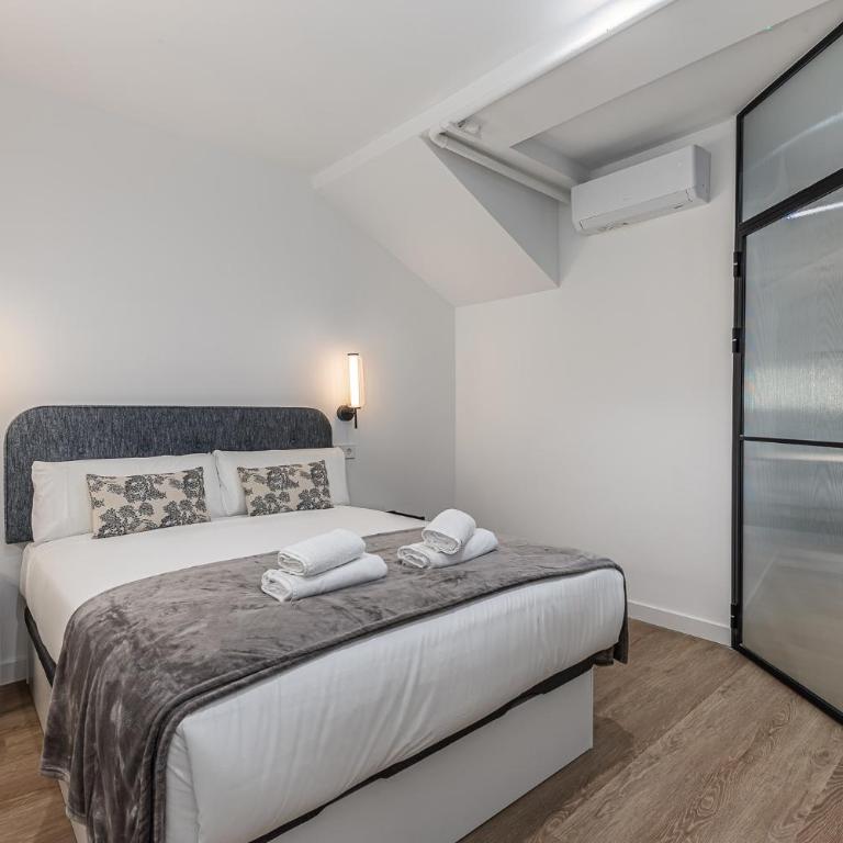 Queen's Plaza España Boutique - Alojamiento Corta Estancia - Doppelzimmer mit eigenem Bad - 2