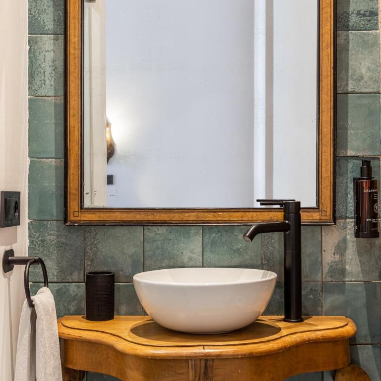 Queen's House Chueca Madrid - Chambre Double avec Salle de Bains Privative - 14