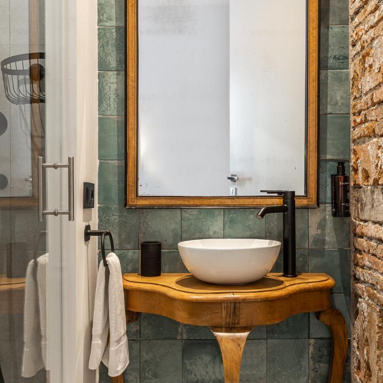 Queen's House Chueca Madrid - Chambre Double avec Salle de Bains Privative - 18