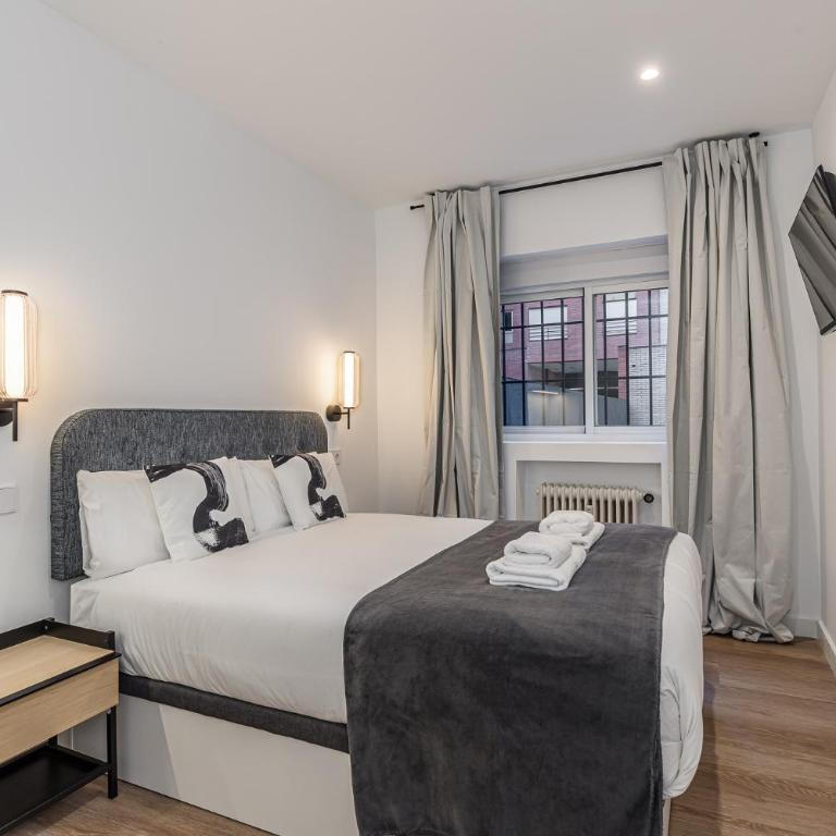 Queen's Plaza España Boutique - Alojamiento Corta Estancia - Doppelzimmer mit eigenem Bad - 1