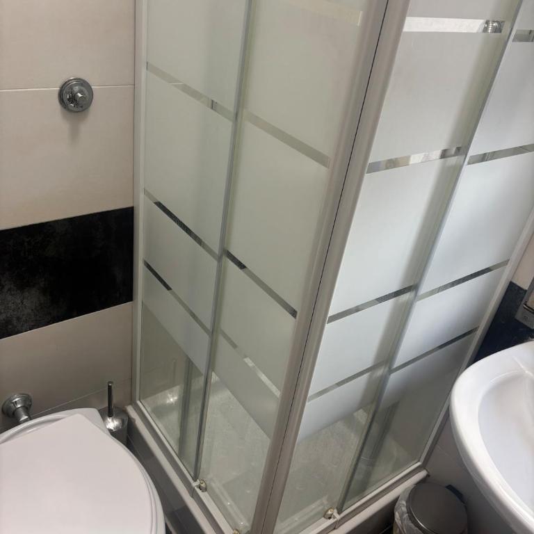 Nic Roma - One-Bedroom Apartment - 3