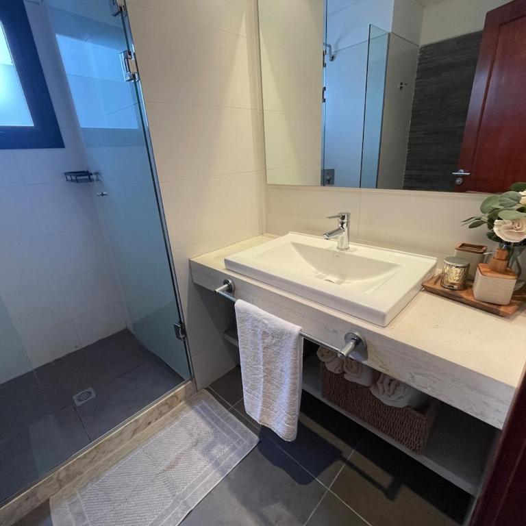 Barrio Cerrado Parada 30 IDEAL PARA 2 FAMILIAS con hijos - Casa de 5 dormitorios - 25
