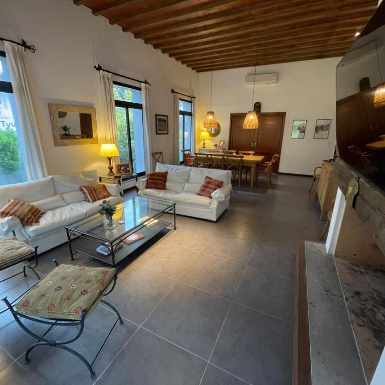 Barrio Cerrado Parada 30 IDEAL PARA 2 FAMILIAS con hijos - Casa de 5 dormitorios - 31