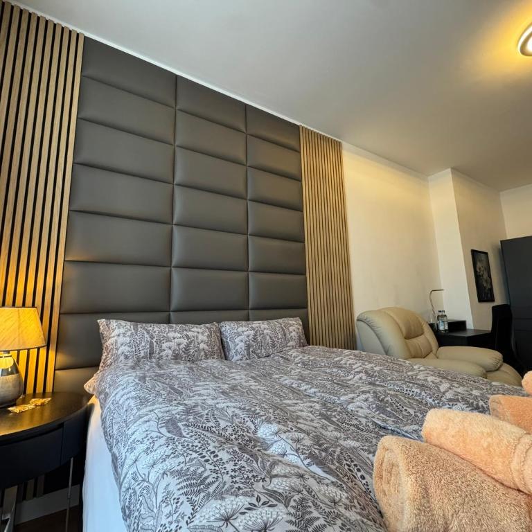 Isartor Rooms - SHARED BATHROOM - Chambre Double avec Salle de Bains Commune - 2