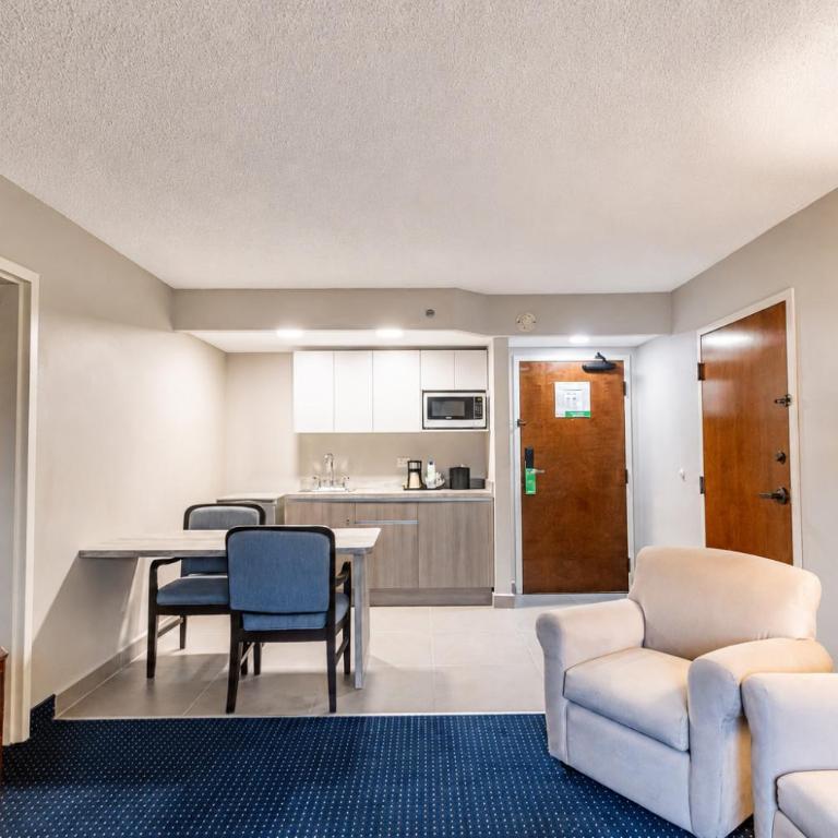 Wyndham Garden Monterrey Norte - Suite con cama extragrande - No fumadores - 4