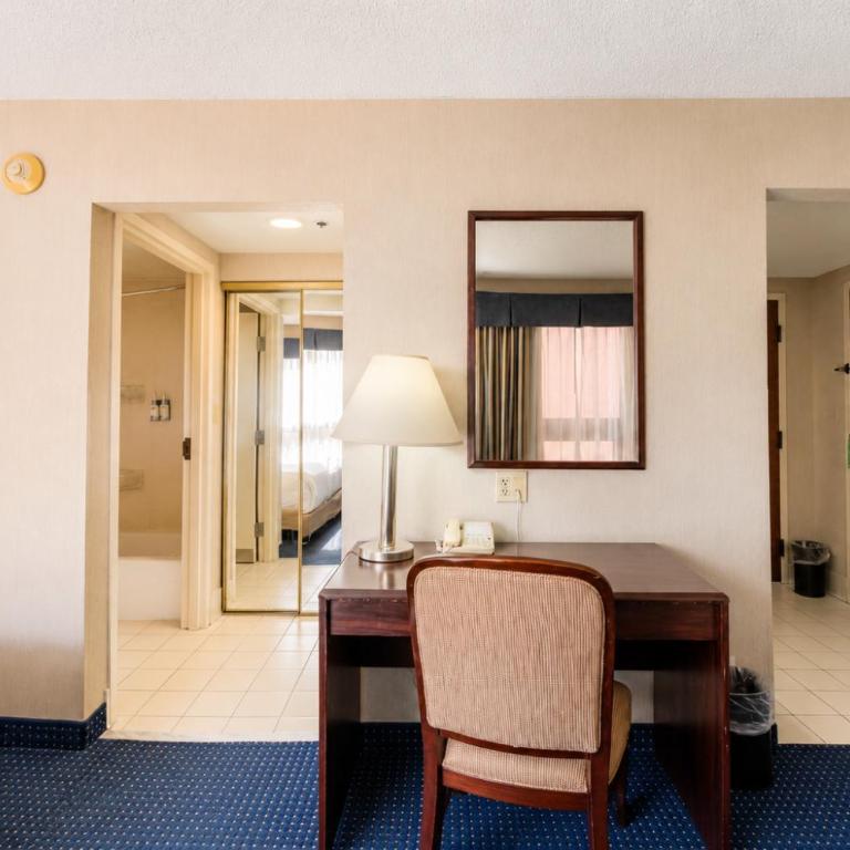 Wyndham Garden Monterrey Norte - Suite Junior - 1 cama extragrande - No fumadores - 4