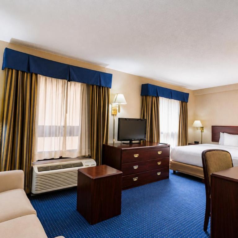 Wyndham Garden Monterrey Norte - Suite Junior - 1 cama extragrande - No fumadores - 3