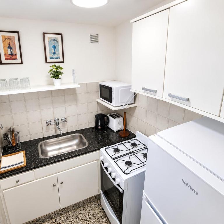 Depto en Edificio Maral 14 soleado céntrico funcional Zona Guemes - One-Bedroom Apartment - 3