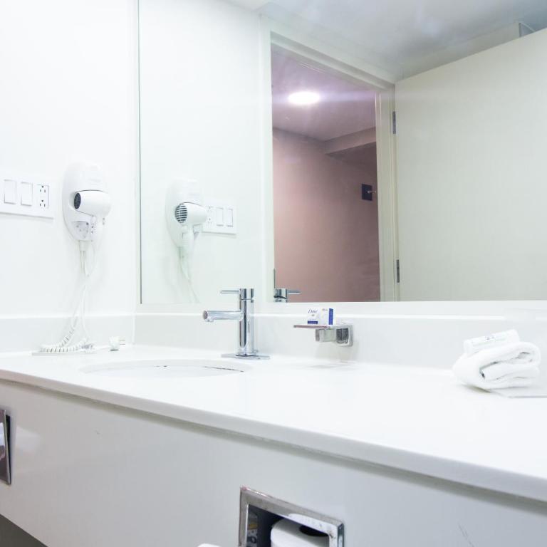 Wyndham Garden Monterrey Norte - Habitación Doble con 2 camas dobles - No fumadores - 5