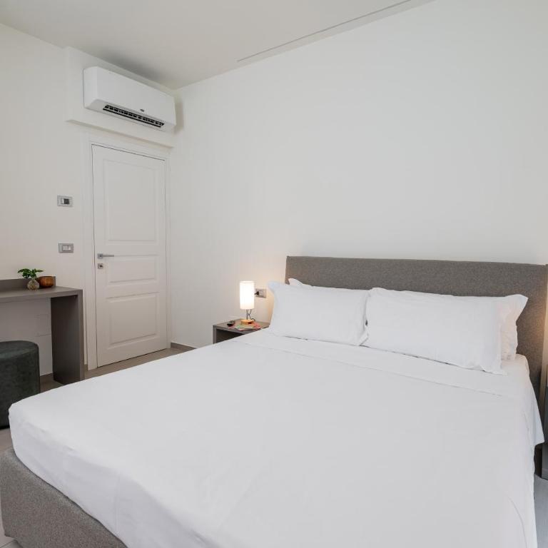 Mamma Mia Holidays - Nettuno Apartment - Deluxe One-Bedroom Apartment with City View - 1