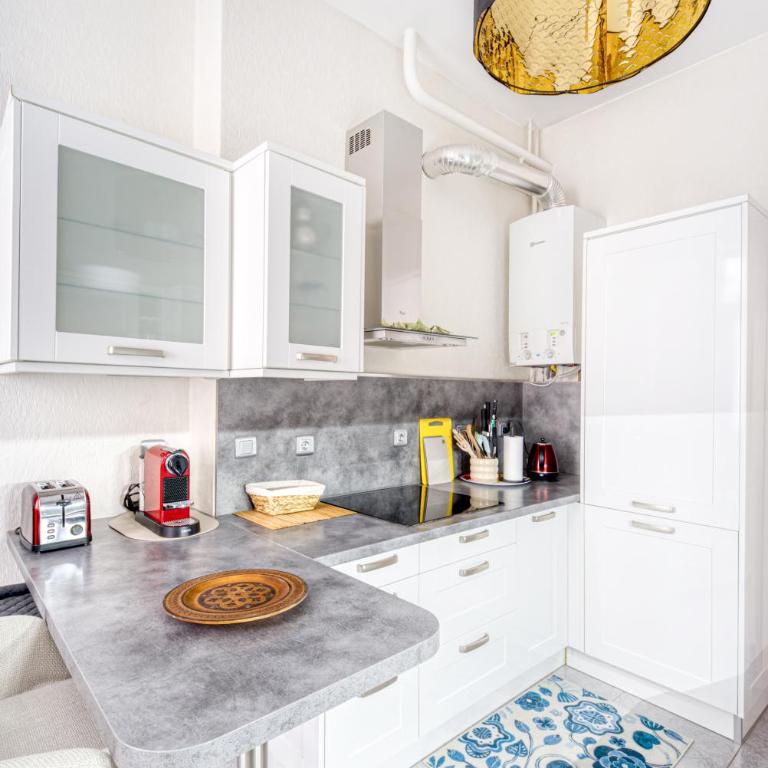 Grand 90m2 - 4 lits - Quartier Impérial - Gare 1 min - Apartment mit 2 Schlafzimmern - 6