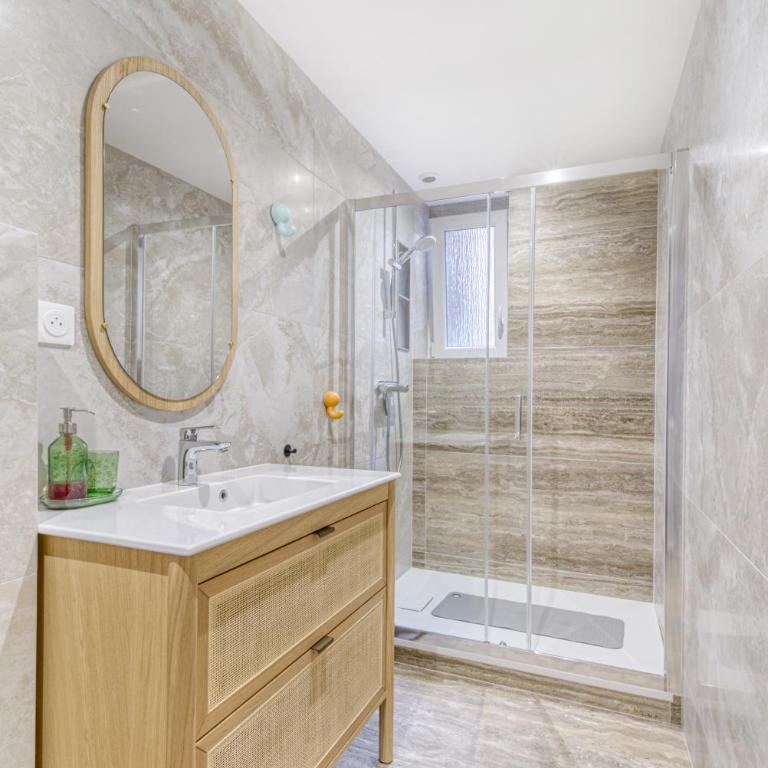 Grand 90m2 - 4 lits - Quartier Impérial - Gare 1 min - Apartment mit 2 Schlafzimmern - 16
