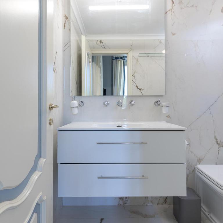 Vista Ara Pacis - Appartamento Storico di Lusso 5 min Piazza di Spagna - Appartamento con 2 Camere da Letto - 18