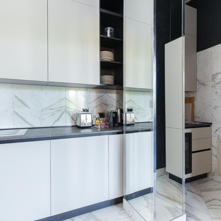 Vista Ara Pacis - Appartamento Storico di Lusso 5 min Piazza di Spagna - Appartamento con 2 Camere da Letto - 24