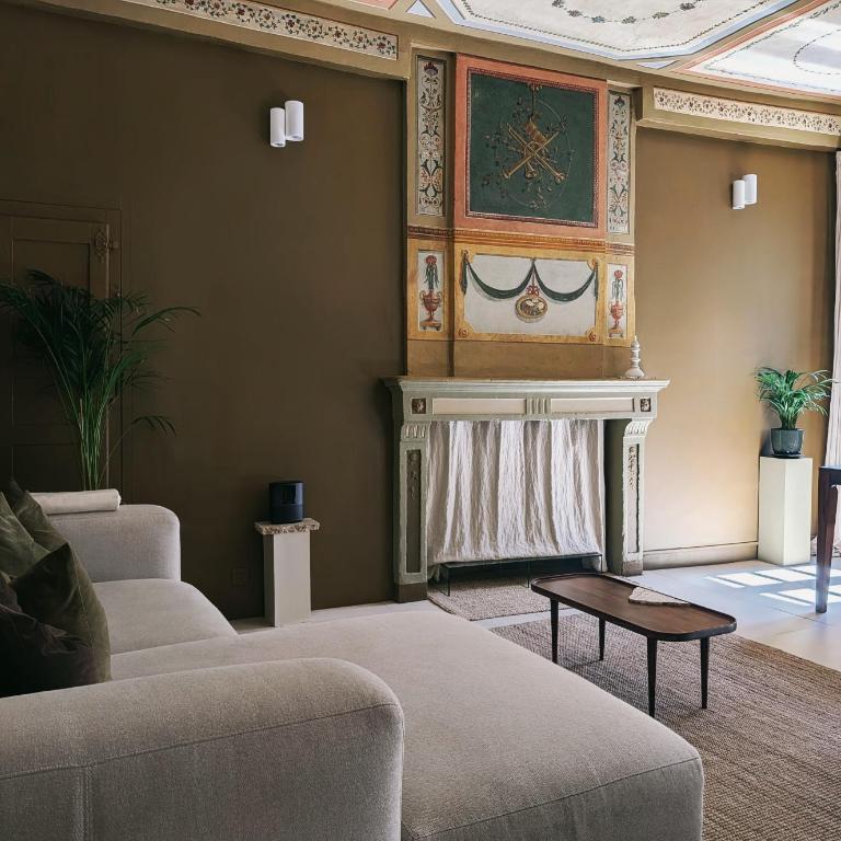 Provencal Escape - Suite with City View - 1
