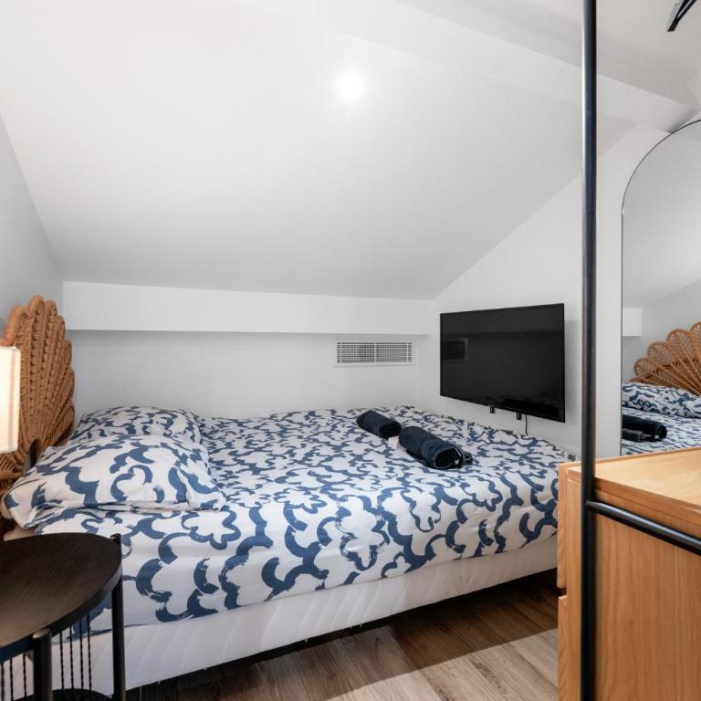 3BR Duplex w/ Balcony & A/C - Port of Nice | By Airnest - Appartamento - 5