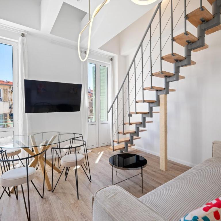 3BR Duplex w/ Balcony & A/C - Port of Nice | By Airnest - Appartamento - 1