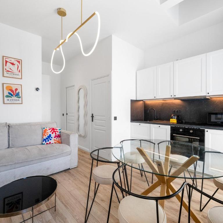 3BR Duplex w/ Balcony & A/C - Port of Nice | By Airnest - Appartamento - 3