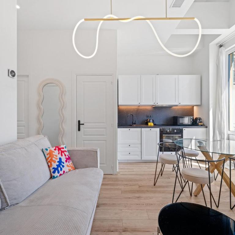 3BR Duplex w/ Balcony & A/C - Port of Nice | By Airnest - Appartamento - 12