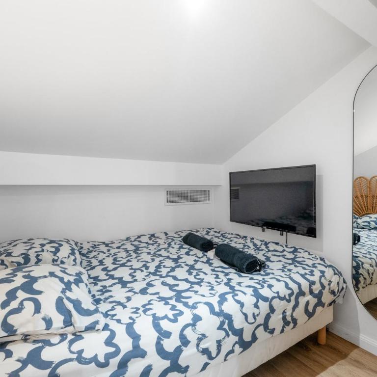 3BR Duplex w/ Balcony & A/C - Port of Nice | By Airnest - Appartamento - 4