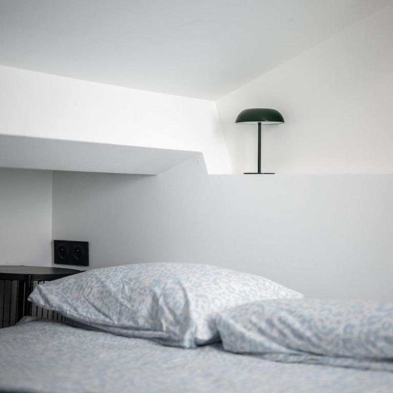 3BR Duplex w/ Balcony & A/C - Port of Nice | By Airnest - Appartamento - 11