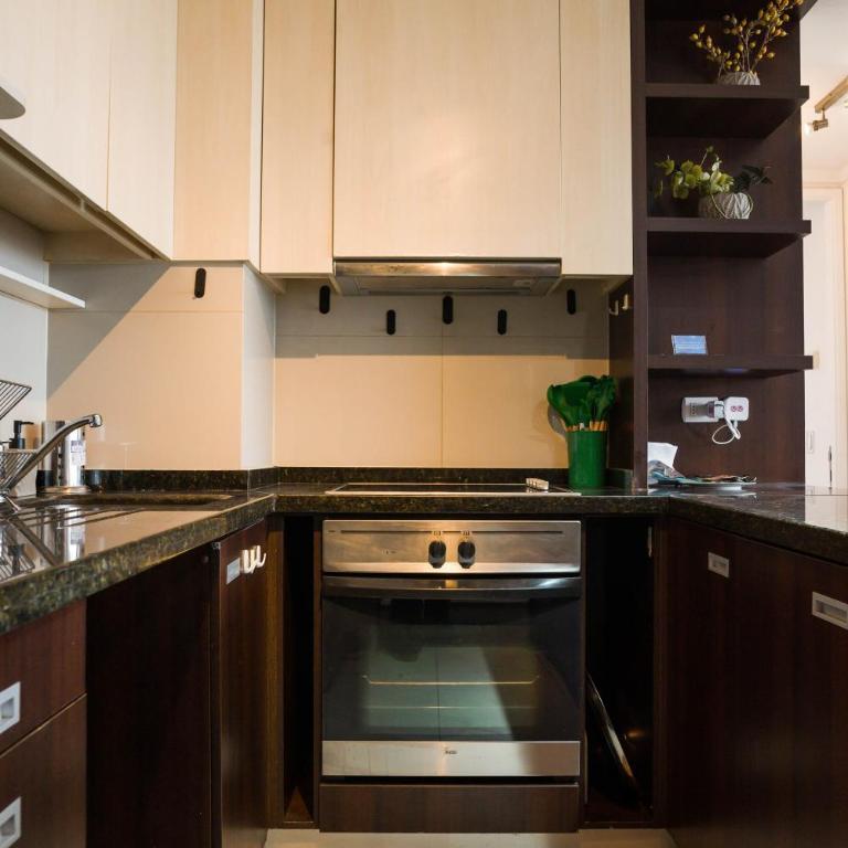 Stylish 2BR City Flat Modern Design and Comfort - Apartment - 23