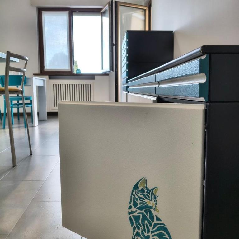 Flat Cat - Two-Bedroom Apartment - 6