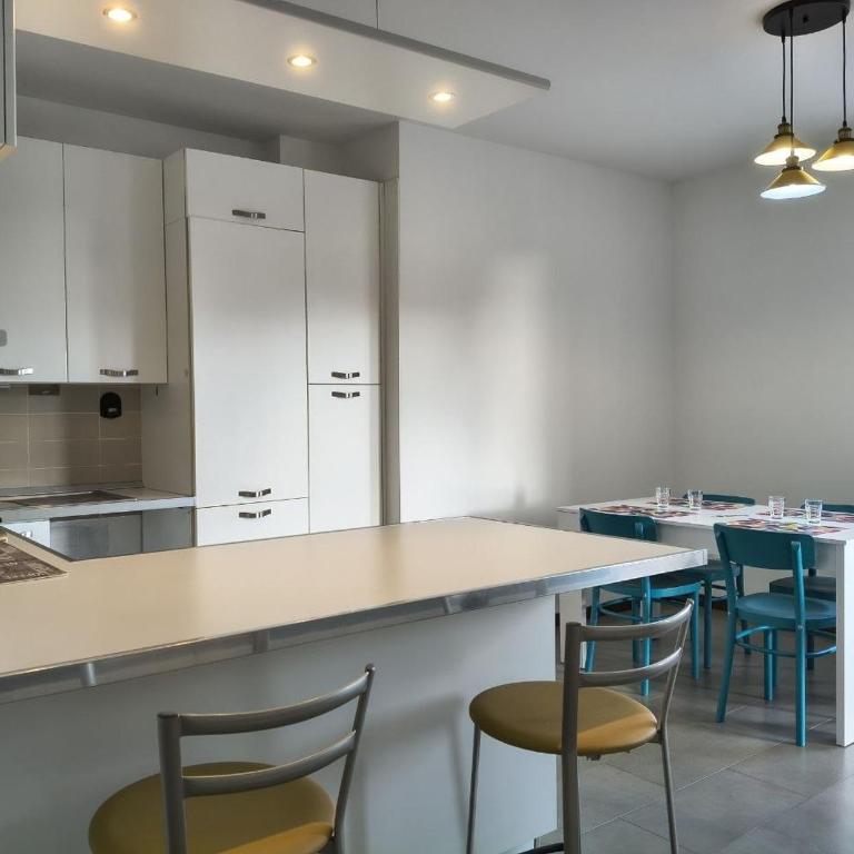 Flat Cat - Two-Bedroom Apartment - 2