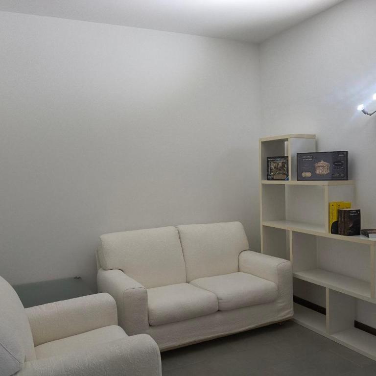 Flat Cat - Two-Bedroom Apartment - 4
