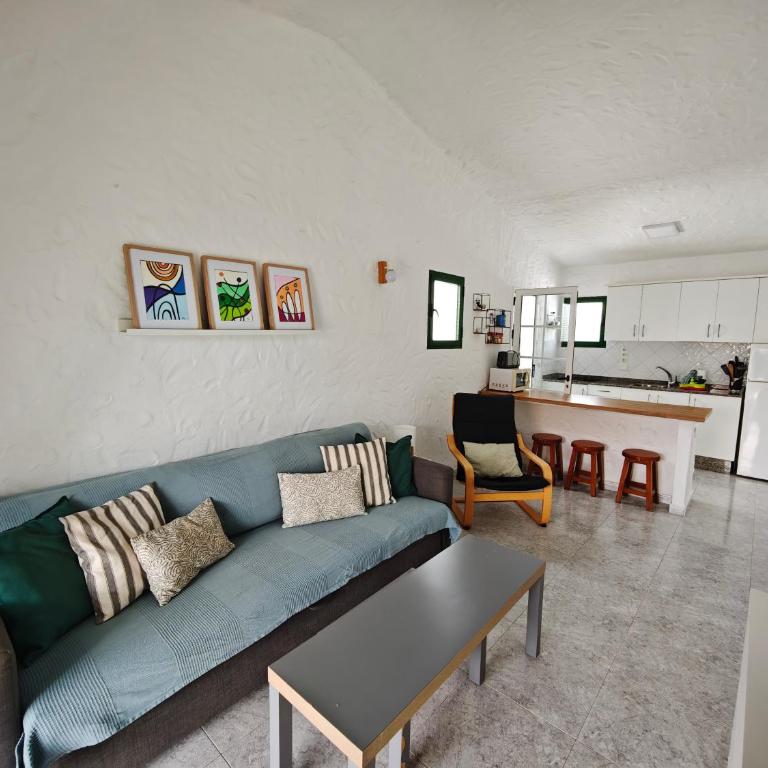 2 bedroom bungalow with parking - Casa de 2 dormitorios - 4