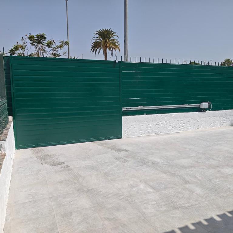 2 bedroom bungalow with parking - Casa de 2 dormitorios - 50