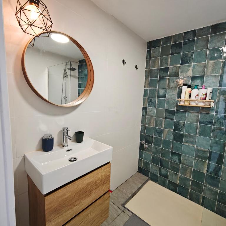 2 bedroom bungalow with parking - Casa de 2 dormitorios - 53