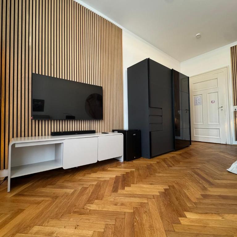 Isartor Rooms - SHARED BATHROOM - Chambre Double avec Salle de Bains Commune - 1