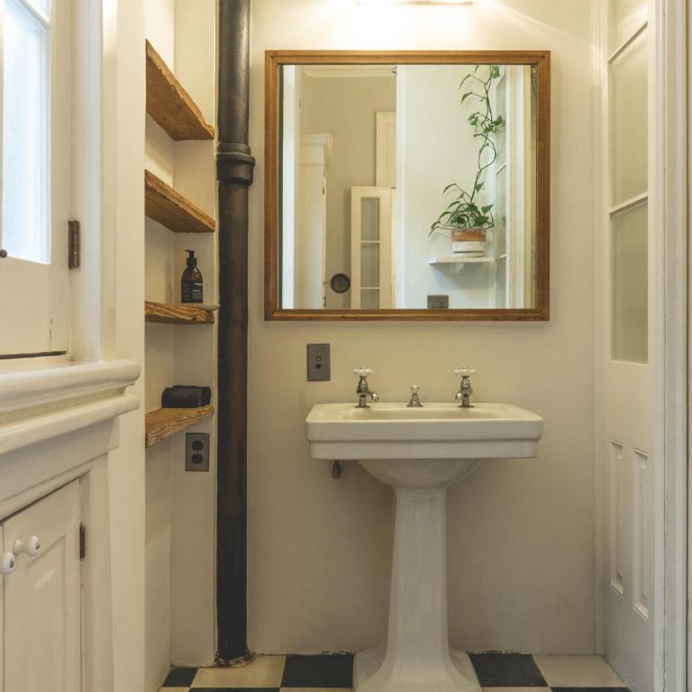 Boutique Townhouse by XOLO STAYS - Villa Deluxe - 15
