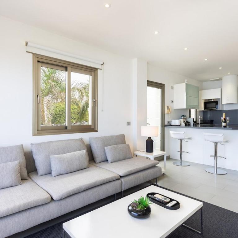 Modern Apartment with Sea Views and Terrace La Caleta - Apartamento - 3