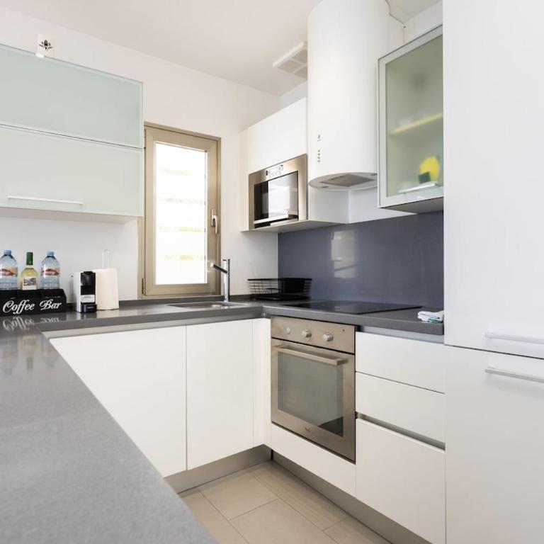 Modern Apartment with Sea Views and Terrace La Caleta - Apartamento - 13