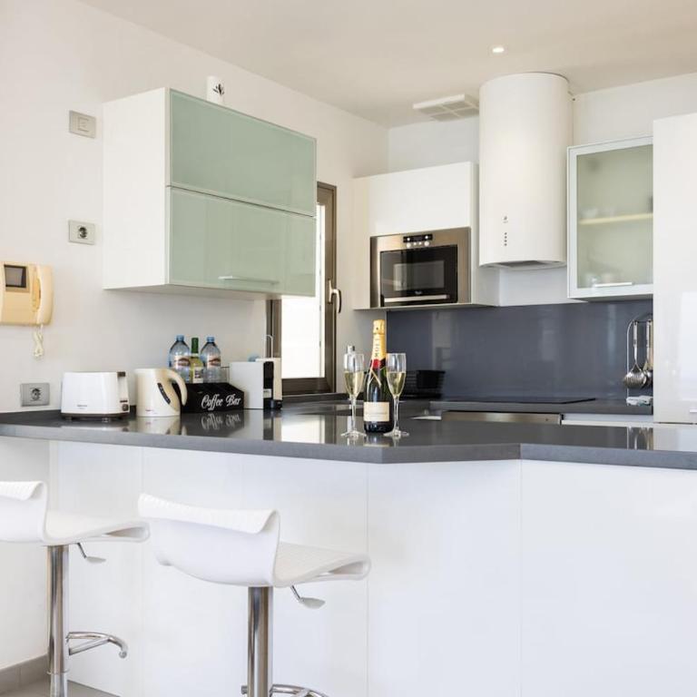 Modern Apartment with Sea Views and Terrace La Caleta - Apartamento - 12